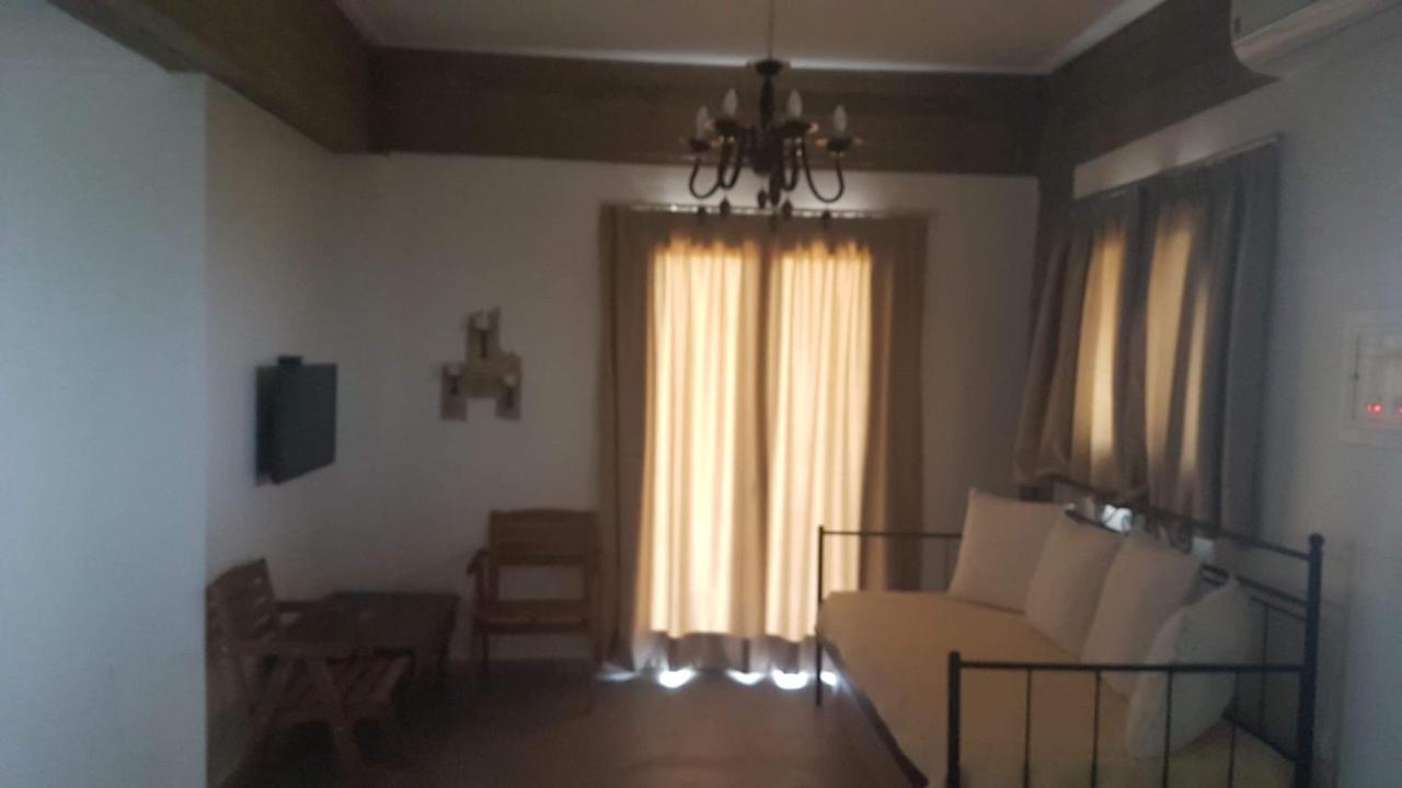 Megalos Kampos Marathopoli Luaran gambar